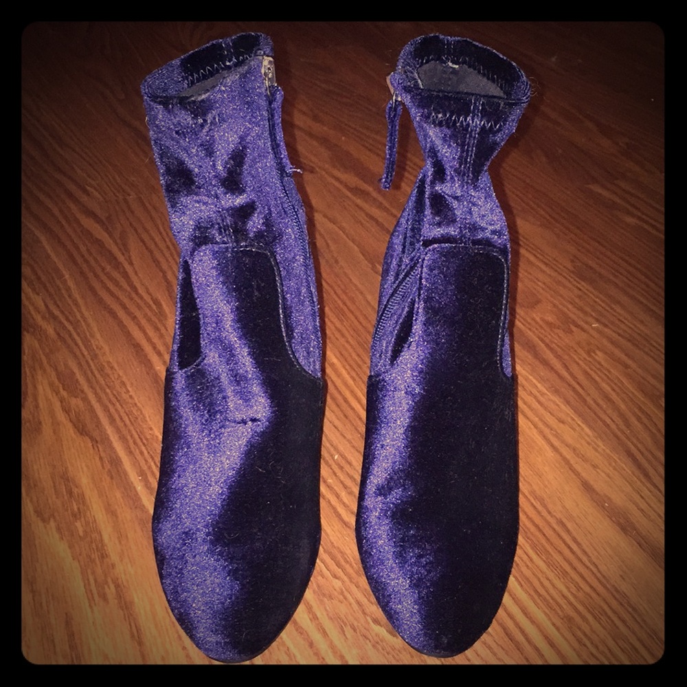 Navy velvet ankle booties